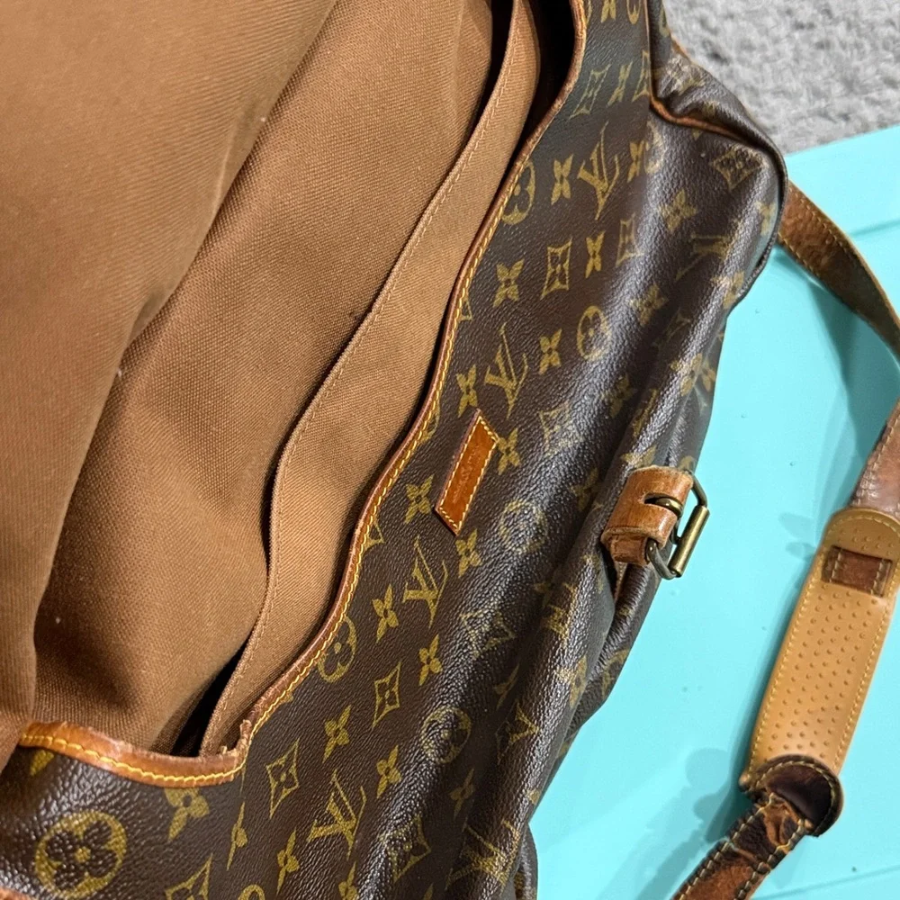 Louis Vuitton Monogram Canvas Messenger Bag in Brown and Tan - Picture 4 of 5